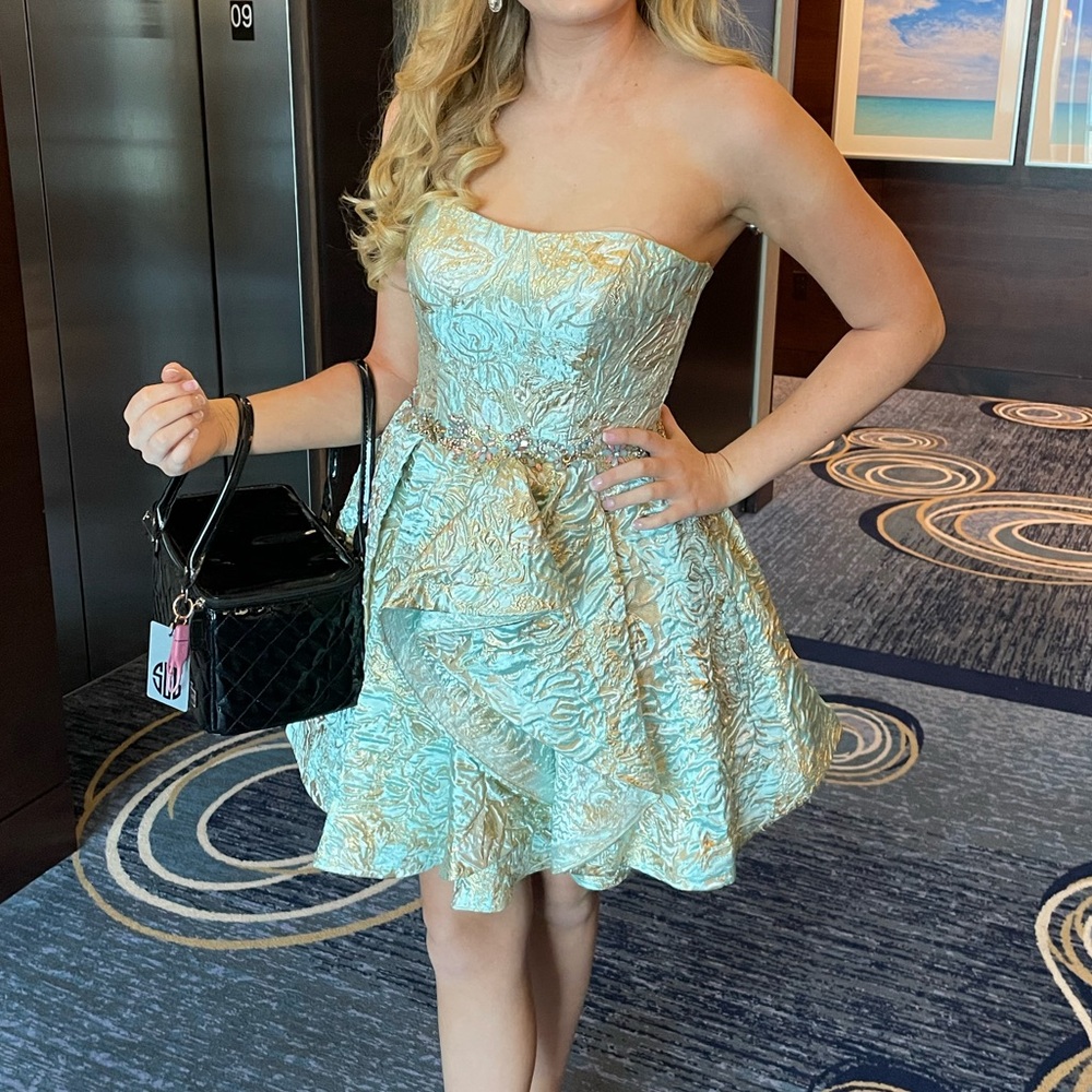 Aqua/Gold Mac Duggal Size 6 cocktail dress brand new